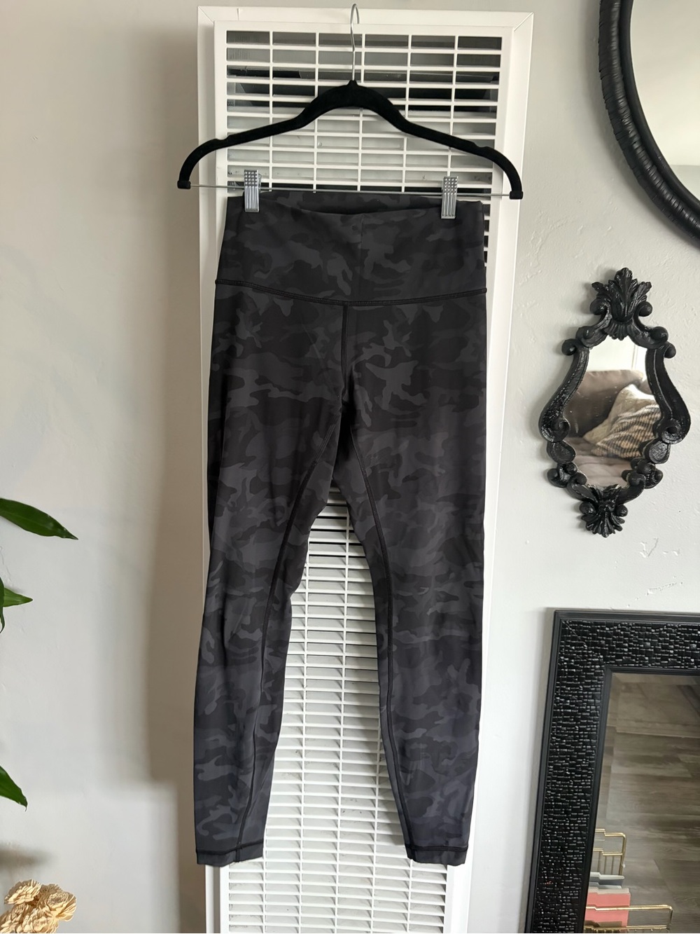 Lulu lemon High-Waist Camo Print Leggings - Black size 8